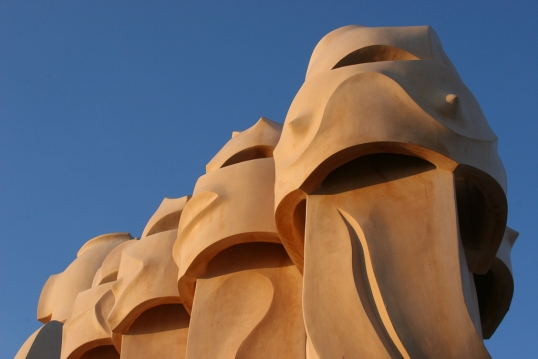 casa-mila-la-pedrera-antoni-gaudi-barcelona-spain